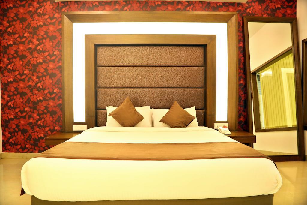 Pluz Resort Silvassa Chambre photo