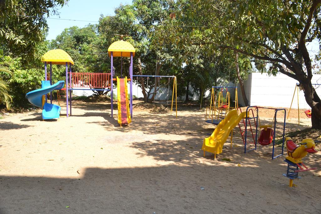 Pluz Resort Silvassa Extérieur photo